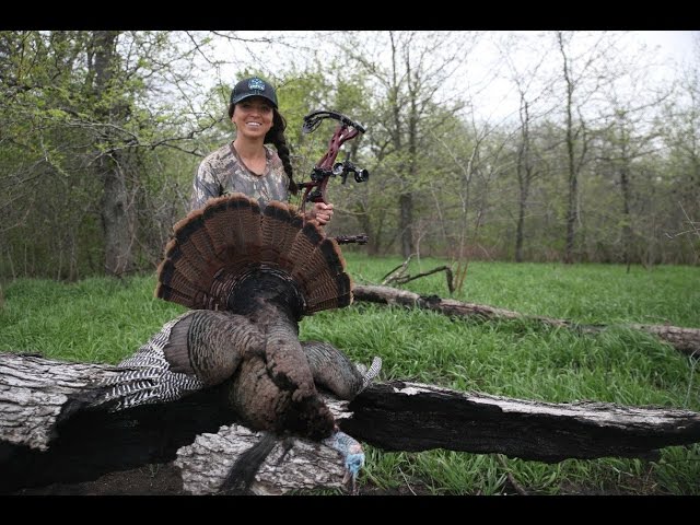 Video: Bowhunter Shoots 18 inch Double Bearded Turkey