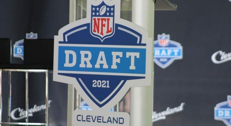 Detroit Lions trade No. 7 overall pick to New England Patriots, land extra picks in recent 2021 Mock Draft